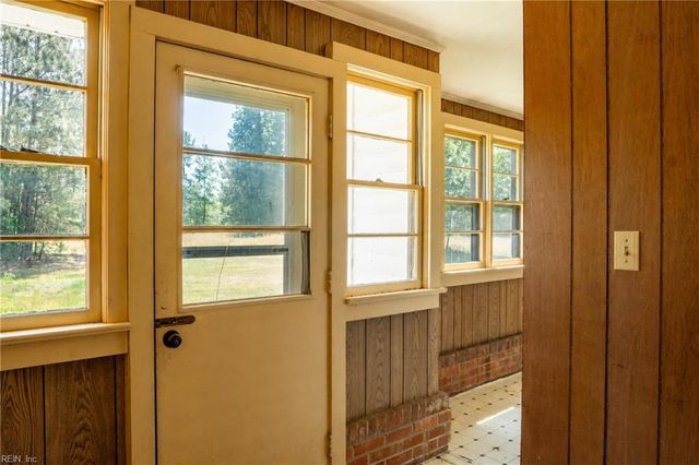 9147 Farys Mill RD, Gloucester, VA 23061