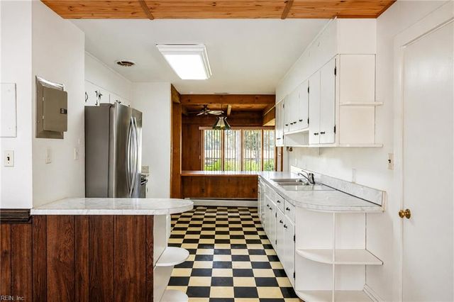 9147 Farys Mill RD, Gloucester, VA 23061