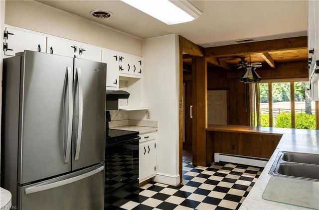 9147 Farys Mill RD, Gloucester, VA 23061