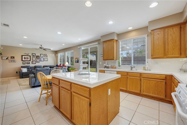 1568 Yeats, San Jacinto, CA 92583