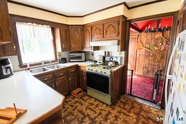 26 Washburn Drive, Plainville, CT 06062