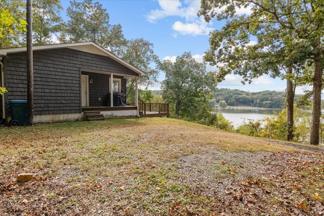 38 Lakeland Rd, Waverly, TN 37185