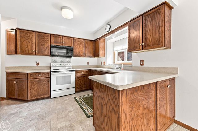 7028 Copper Creek Drive, Washington, MI 48094