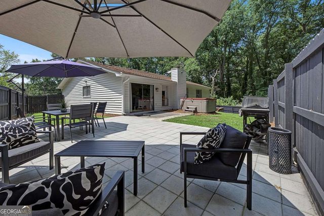 10 Saratoga Drive, Lawrenceville, GA 30044