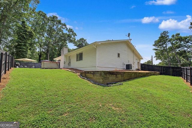 10 Saratoga Drive, Lawrenceville, GA 30044
