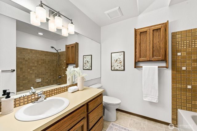 2043 215th Place SW, Brier, WA 98036