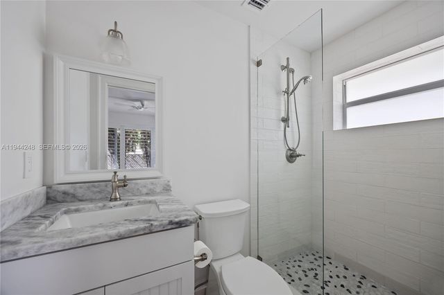 2530 NE 48th St, Lighthouse Point, FL 33064