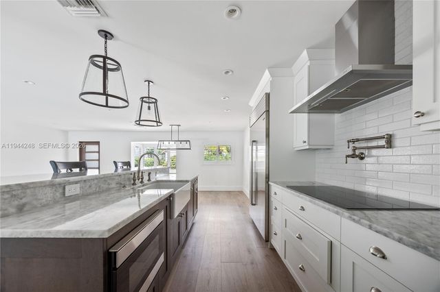 2530 NE 48th St, Lighthouse Point, FL 33064