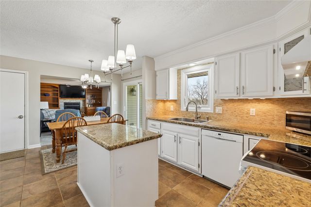 8017 Northview Drive, Urbandale, IA 50322