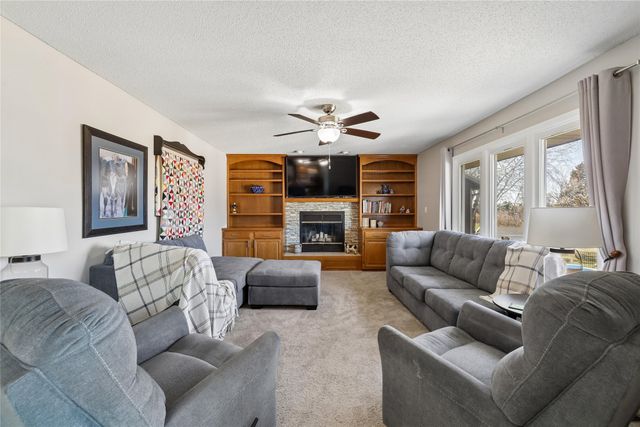 8017 Northview Drive, Urbandale, IA 50322