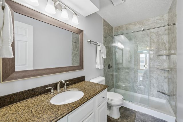 8017 Northview Drive, Urbandale, IA 50322