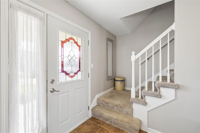 8017 Northview Drive, Urbandale, IA 50322