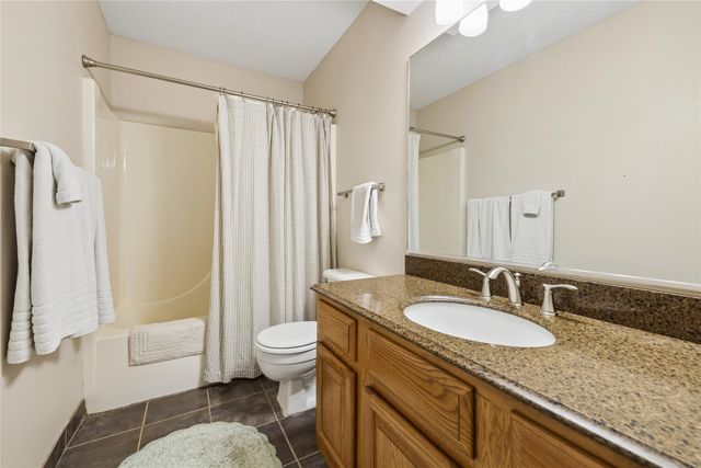 8017 Northview Drive, Urbandale, IA 50322