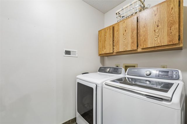 8017 Northview Drive, Urbandale, IA 50322