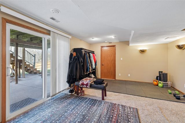 8017 Northview Drive, Urbandale, IA 50322