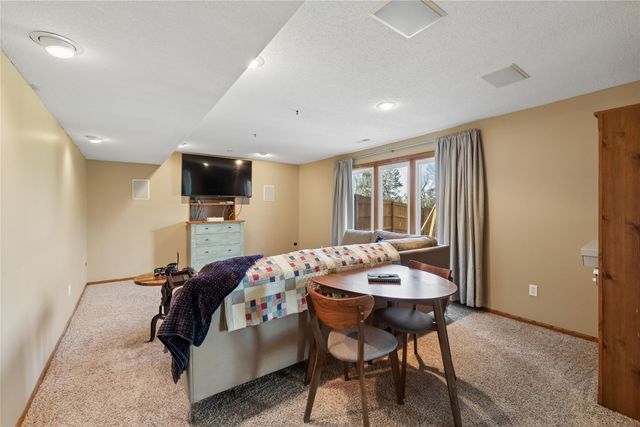 8017 Northview Drive, Urbandale, IA 50322