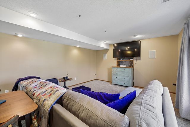 8017 Northview Drive, Urbandale, IA 50322