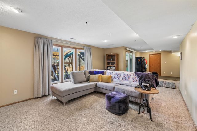 8017 Northview Drive, Urbandale, IA 50322