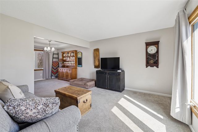 8017 Northview Drive, Urbandale, IA 50322