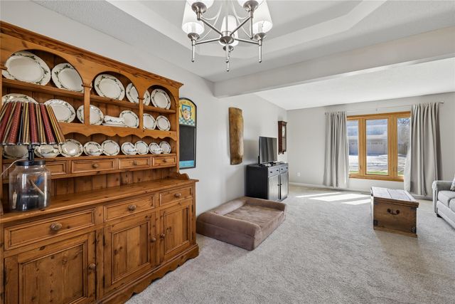 8017 Northview Drive, Urbandale, IA 50322