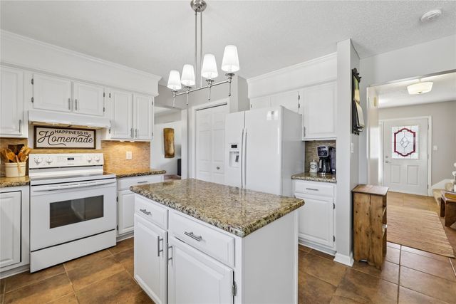 8017 Northview Drive, Urbandale, IA 50322