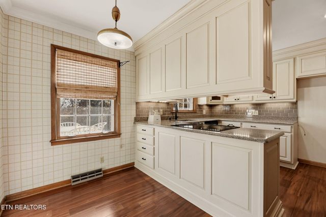 5510 E Sunset Rd, Knoxville, TN 37914