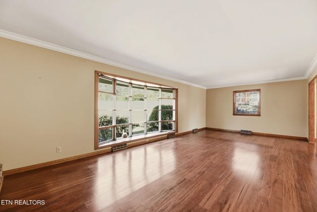 5510 E Sunset Rd, Knoxville, TN 37914