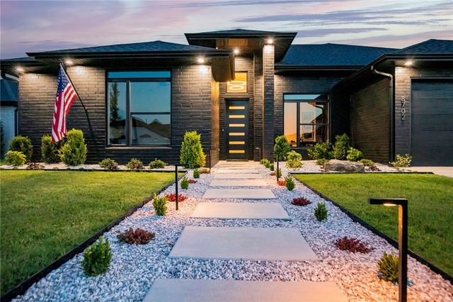 8702 W Thistle Lane, Bentonville, AR 72713