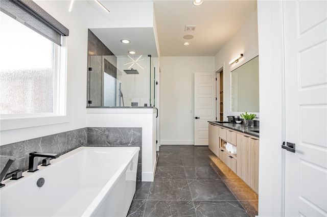 8702 W Thistle Lane, Bentonville, AR 72713