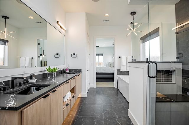 8702 W Thistle Lane, Bentonville, AR 72713