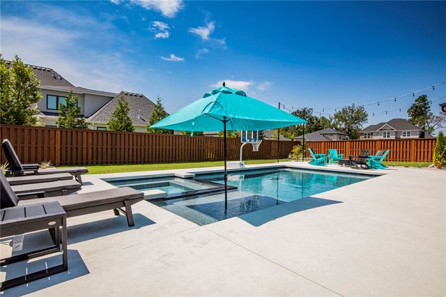 8702 W Thistle Lane, Bentonville, AR 72713