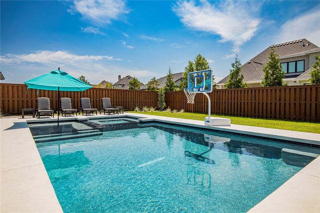 8702 W Thistle Lane, Bentonville, AR 72713
