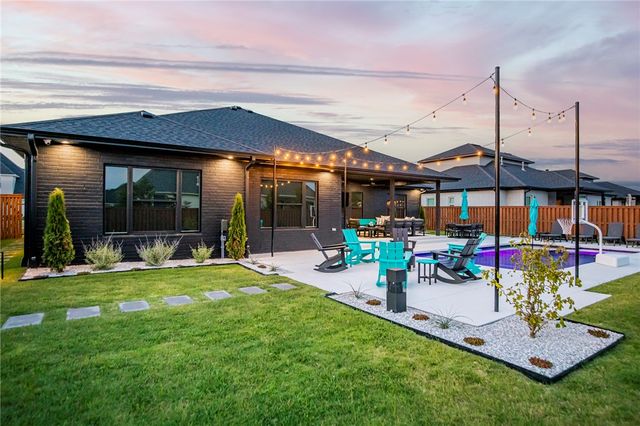 8702 W Thistle Lane, Bentonville, AR 72713