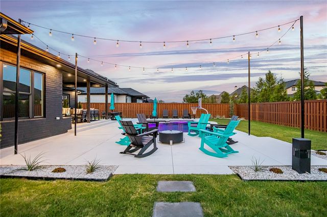 8702 W Thistle Lane, Bentonville, AR 72713