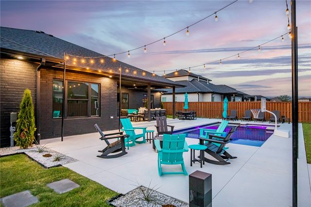 8702 W Thistle Lane, Bentonville, AR 72713