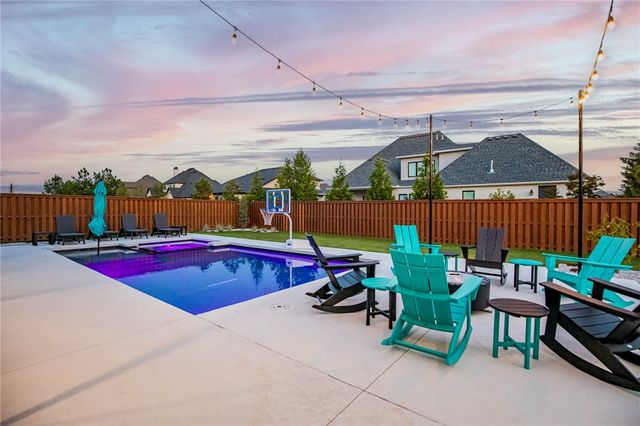 8702 W Thistle Lane, Bentonville, AR 72713