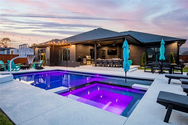 8702 W Thistle Lane, Bentonville, AR 72713