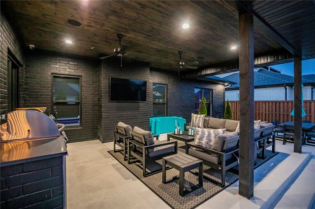 8702 W Thistle Lane, Bentonville, AR 72713