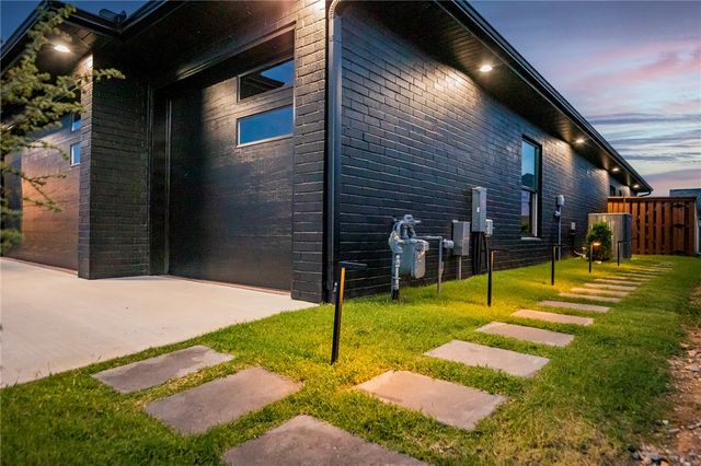 8702 W Thistle Lane, Bentonville, AR 72713