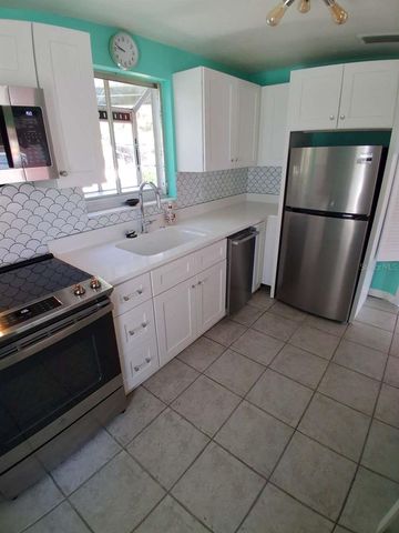 3372 MAYFLOWER STREET, Sarasota, FL 34231