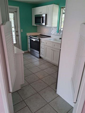 3372 MAYFLOWER STREET, Sarasota, FL 34231