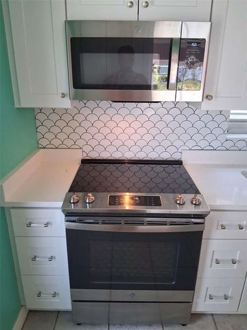 3372 MAYFLOWER STREET, Sarasota, FL 34231