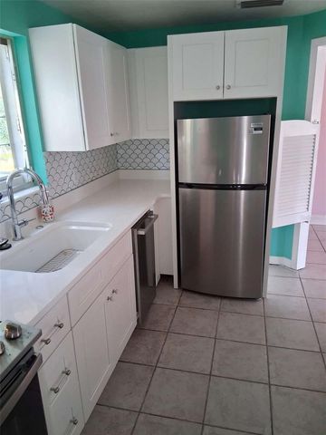 3372 MAYFLOWER STREET, Sarasota, FL 34231