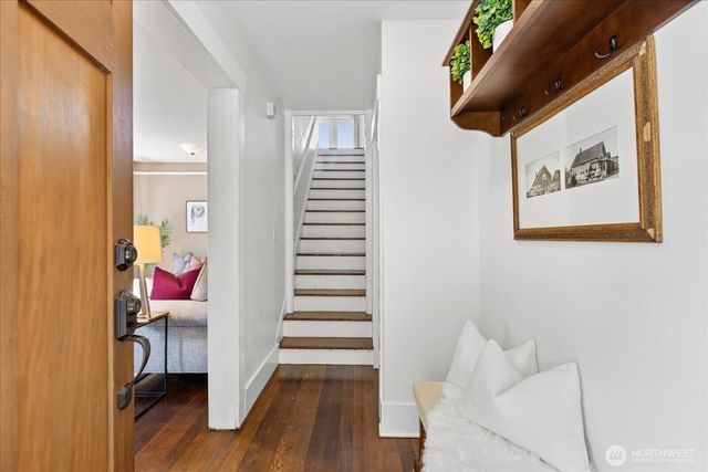 1601 10th Avenue W, Seattle, WA 98119