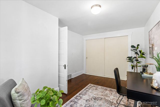 1601 10th Avenue W, Seattle, WA 98119