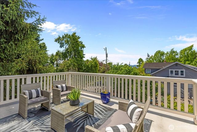 1601 10th Avenue W, Seattle, WA 98119