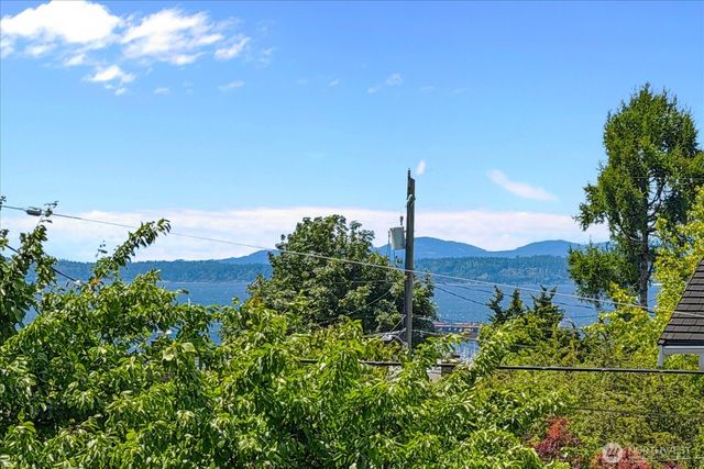 1601 10th Avenue W, Seattle, WA 98119