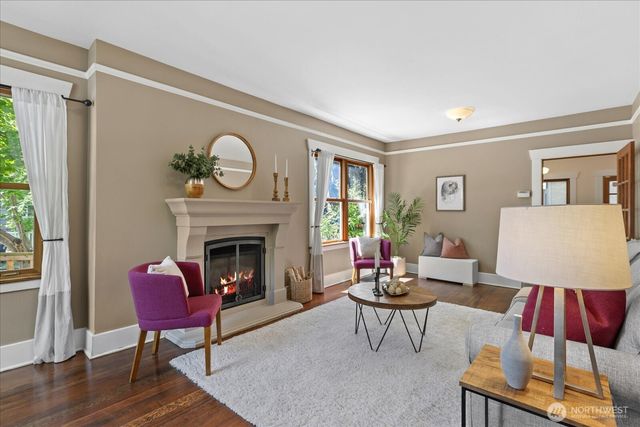 1601 10th Avenue W, Seattle, WA 98119