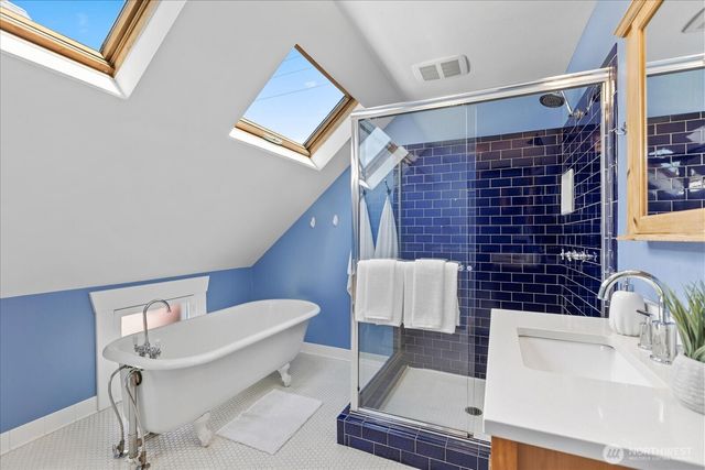 1601 10th Avenue W, Seattle, WA 98119