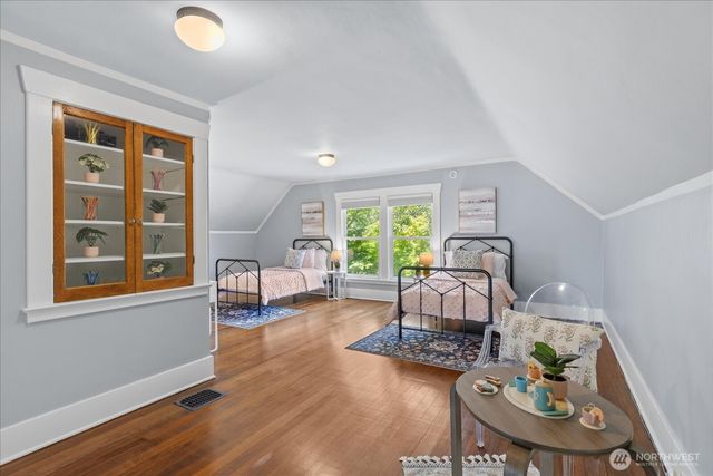 1601 10th Avenue W, Seattle, WA 98119